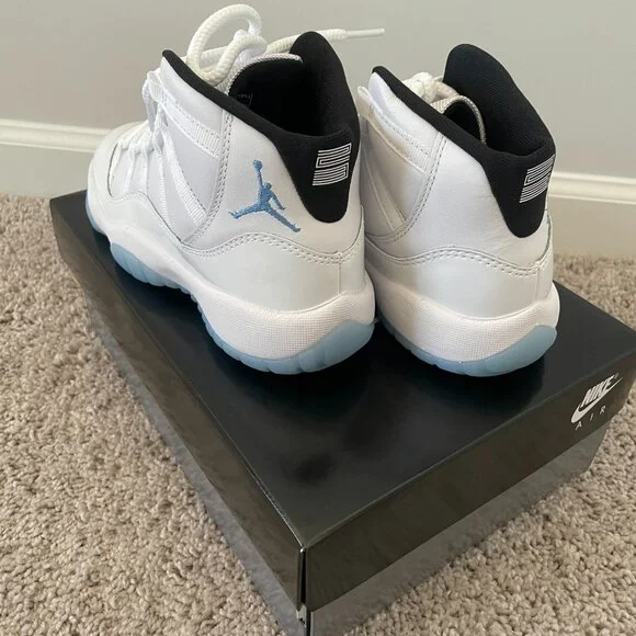 Air Jordan 11 Retro "Legend Blue" Size 4Y - Picture 4 of 7